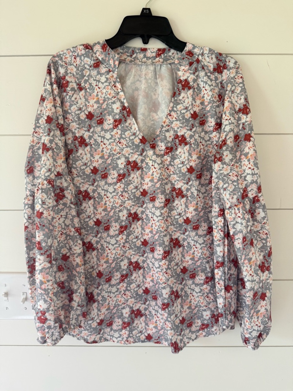 V-Neck Floral Blouse in Red & Gray